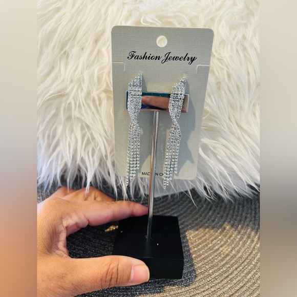 Crystal dangle earringsMidnight at the Oasis ladies🏝️ - Picture 4 of 4